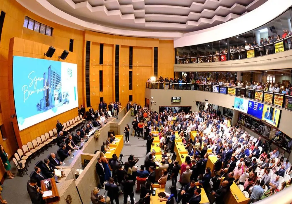 Imagem ilustrativa da imagem Deputados estaduais eleitos no ES tomam posse