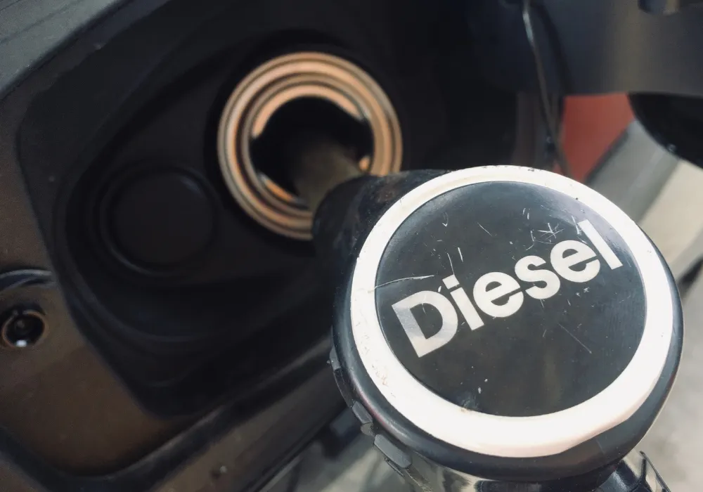 Imagem ilustrativa da imagem Preço do diesel está 16% acima do valor internacional e abre brecha para queda