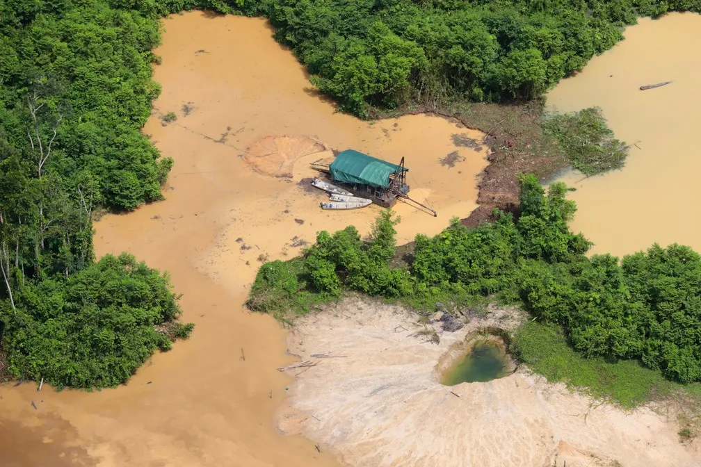 Imagem ilustrativa da imagem Garimpeiros começam a sair de Terra Indígena Yanomami após anúncio de operação