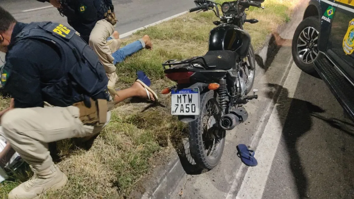 Imagem ilustrativa da imagem VÍDEO | Adolescentes são detidos com moto roubada após perseguição na Serra