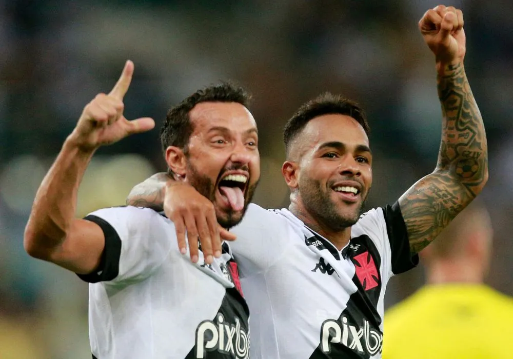 Imagem ilustrativa da imagem Botafogo tem dois expulsos e Vasco vence clássico brigado no Maracanã