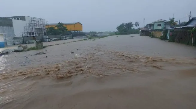 Imagem ilustrativa da imagem Moradores do litoral norte de SP sofrem com desabastecimento de água