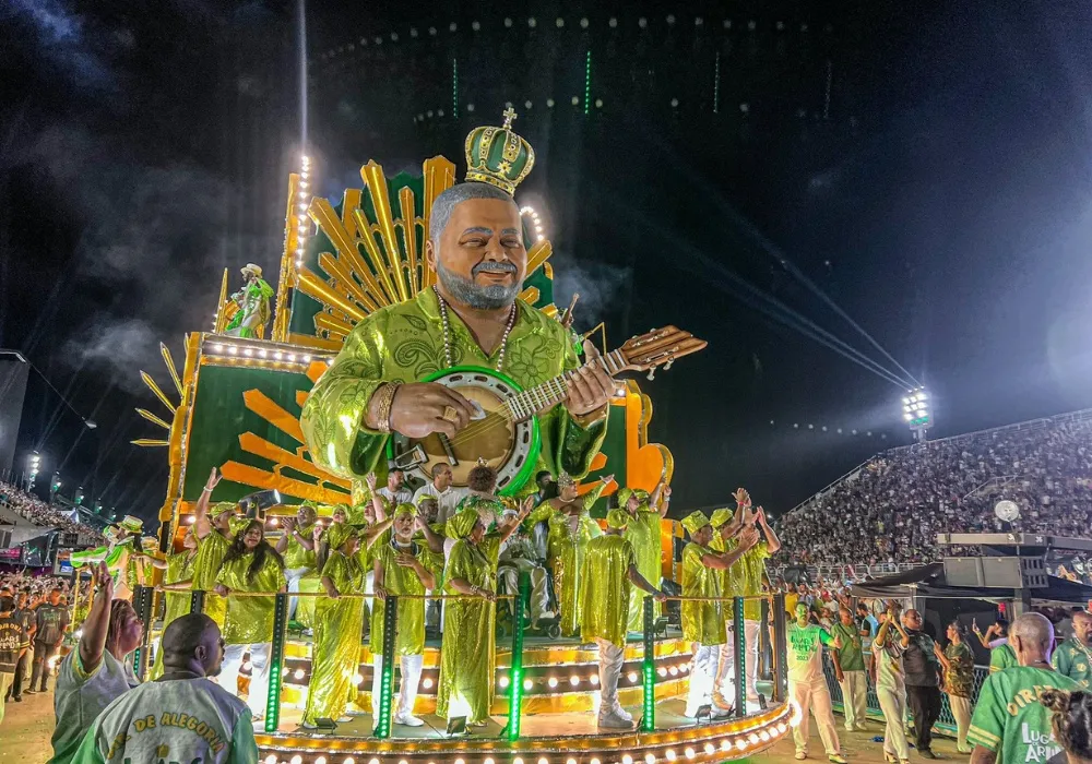 Imagem ilustrativa da imagem Arlindo Cruz emociona ao aparecer na avenida em desfile da Império Serrano