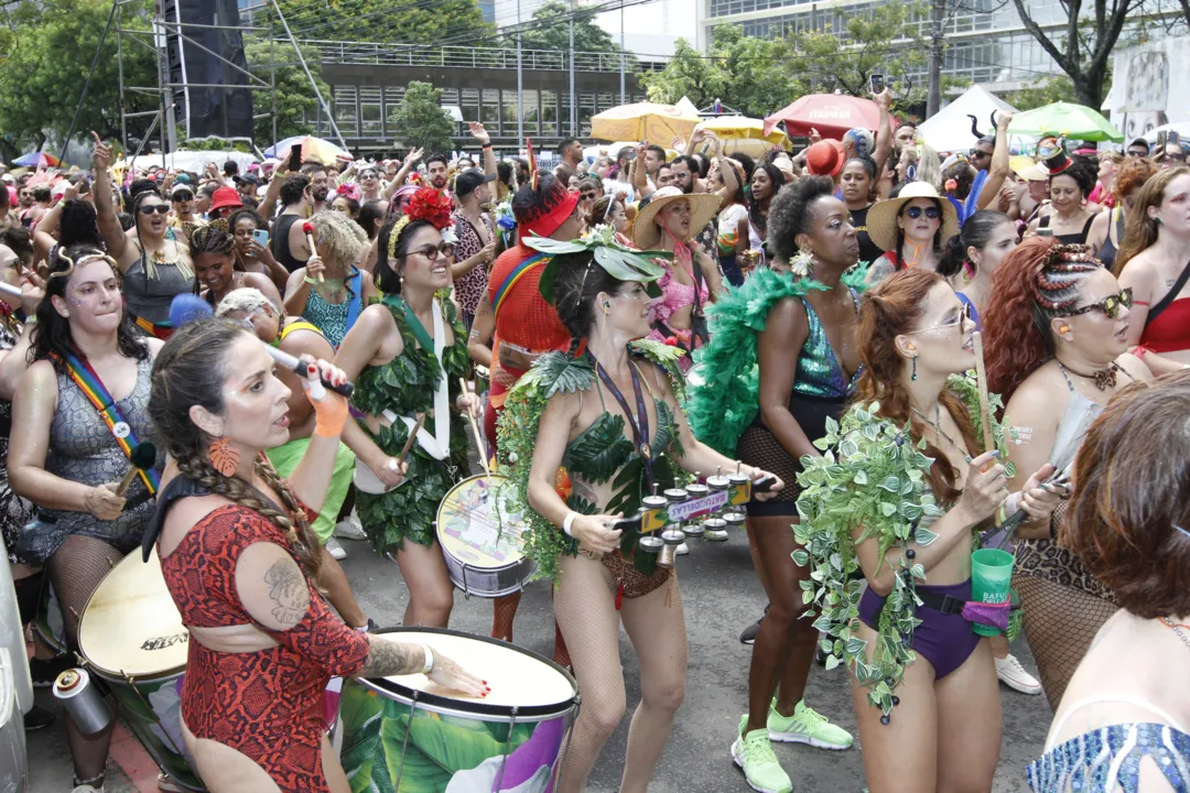 Imagem ilustrativa da imagem 100 atrações no último dia de folia no ES. Veja a programação completa