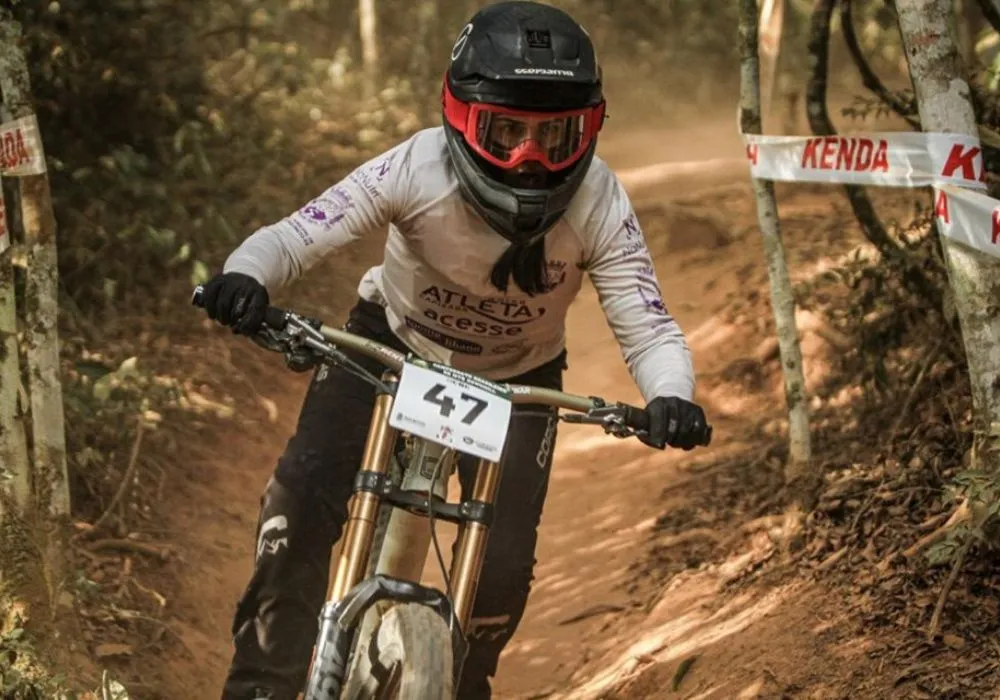 Imagem ilustrativa da imagem Atleta capixaba de Downhill em Portugal