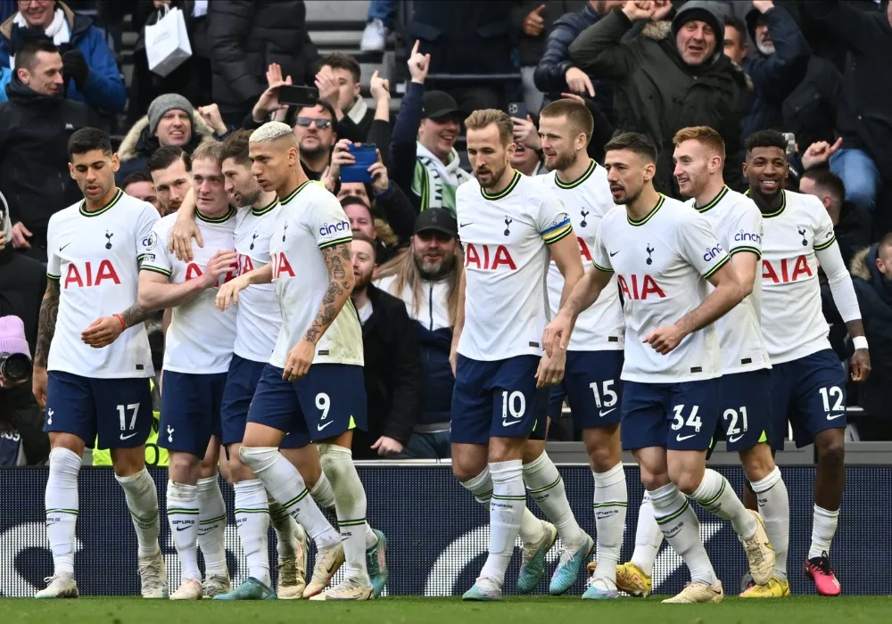 Imagem ilustrativa da imagem Tottenham vence clássico contra Chelsea, afunda rival, e se firma no G4