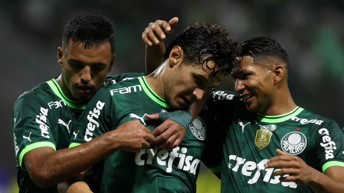 Imagem ilustrativa da imagem Meias decidem, Palmeiras vence Ferroviária e retoma ponta do Paulista