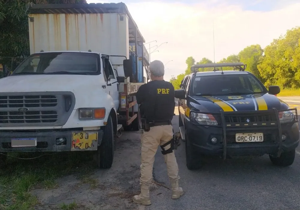 Imagem ilustrativa da imagem Dono denuncia e caminhão é encontrado pela PRF em São Mateus