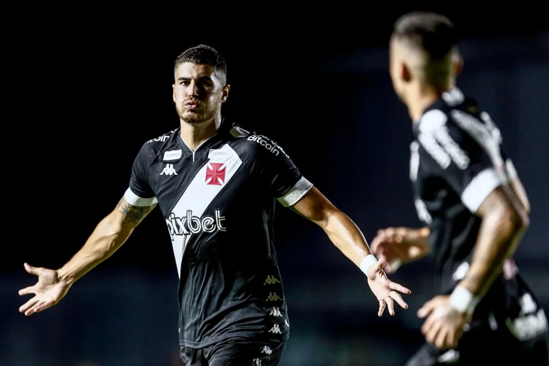 Imagem ilustrativa da imagem Dupla funciona, e Vasco goleia lanterna Boavista em volta ao G4 do Carioca