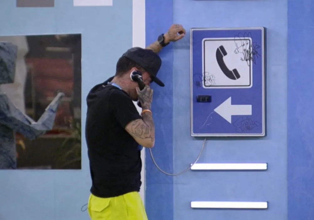 Imagem ilustrativa da imagem MC Guimê atende Big Fone e manda Key e Cezar Black para o Paredão