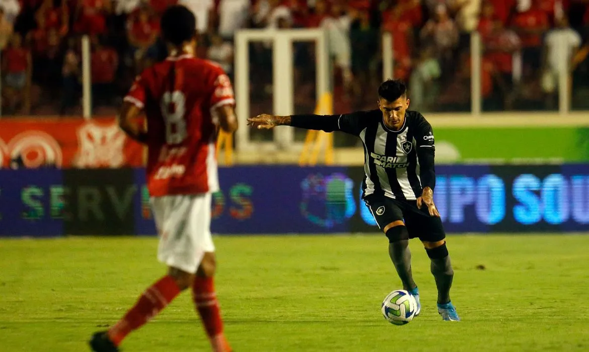 Imagem ilustrativa da imagem Copa do Brasil: Botafogo arranca empate com Sergipe e se classifica