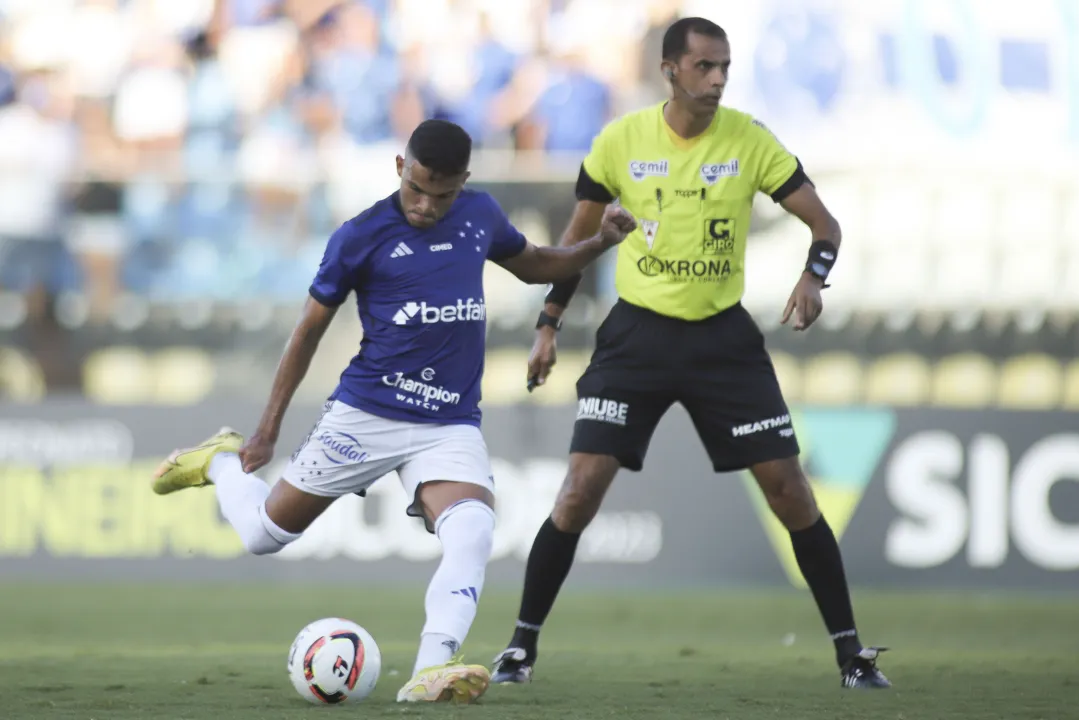 Imagem ilustrativa da imagem Cruzeiro empata com Democrata-SL no Kleber Andrade e pega o América na semifinal