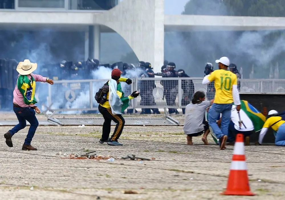 Imagem ilustrativa da imagem Ministro solta 80 presos nos atos de vandalismo de 8 de janeiro