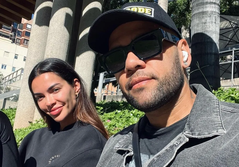 Imagem ilustrativa da imagem Mulher de Daniel Alves indica fim de casamento: "Eu o amo, mas amo mais a mim"