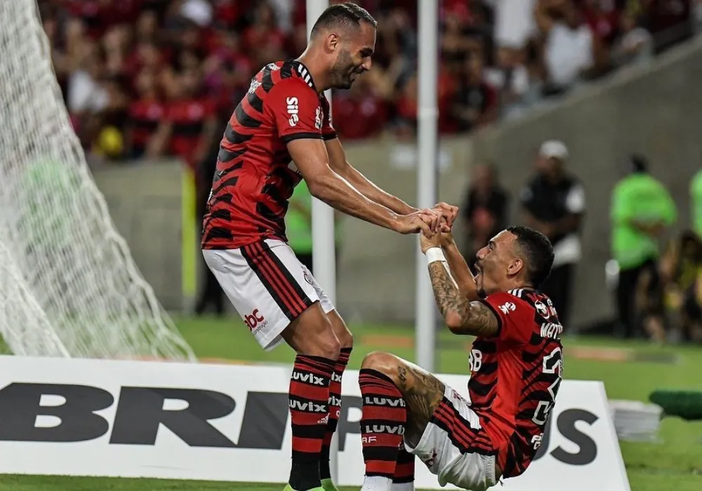 Imagem ilustrativa da imagem Lesão de Matheuzinho e instabilidade de Varela fazem Flamengo ir ao mercado