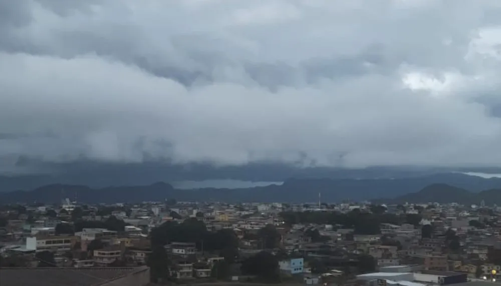 Imagem ilustrativa da imagem ES fica em estado de atenção após chuva na madrugada de sábado