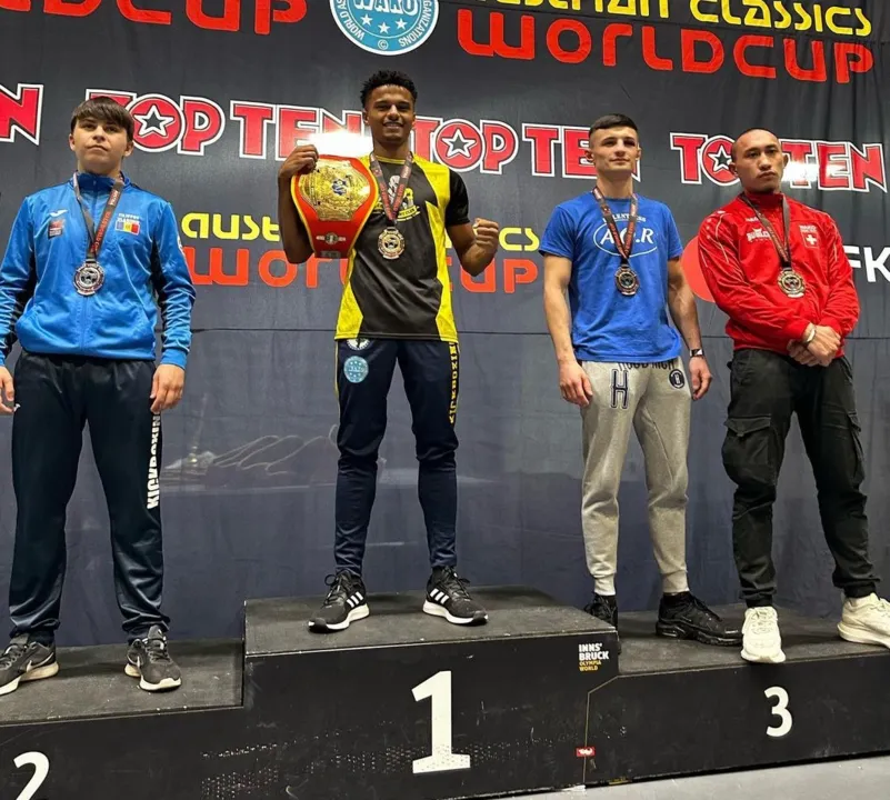 Imagem ilustrativa da imagem Capixaba Denis Jr é bicampeão mundial de kickboxing na Áustria