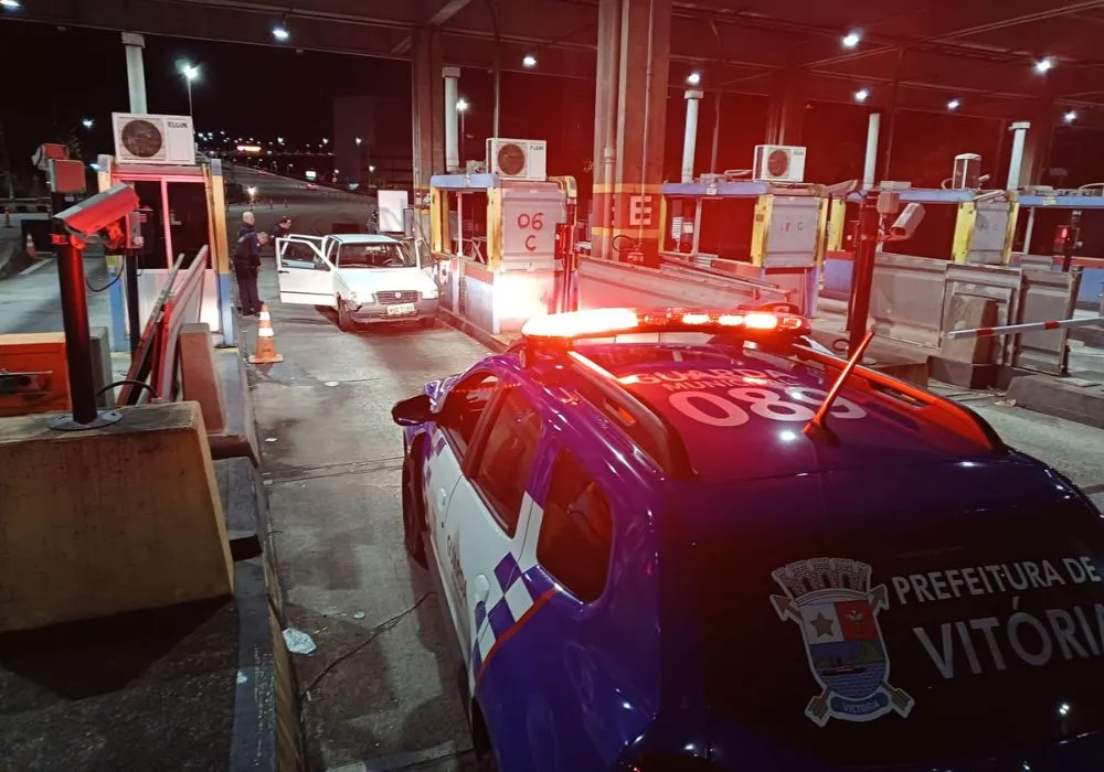 Imagem ilustrativa da imagem Homem é preso com carro roubado no pedágio da Terceira Ponte