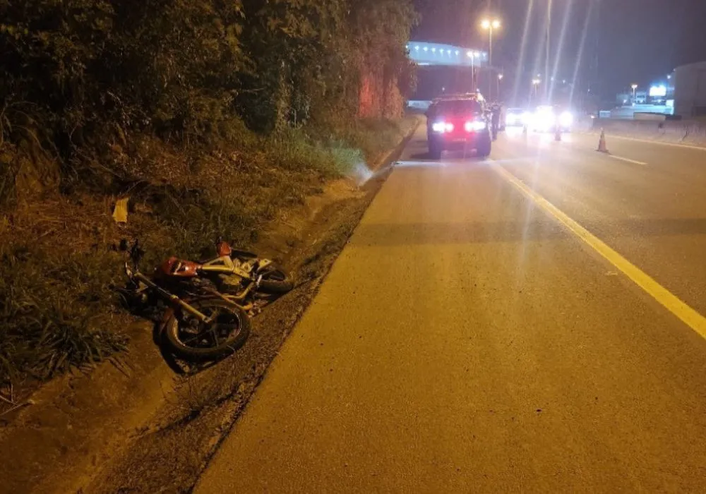 Imagem ilustrativa da imagem Motociclista morre em acidente na BR-101 no ES