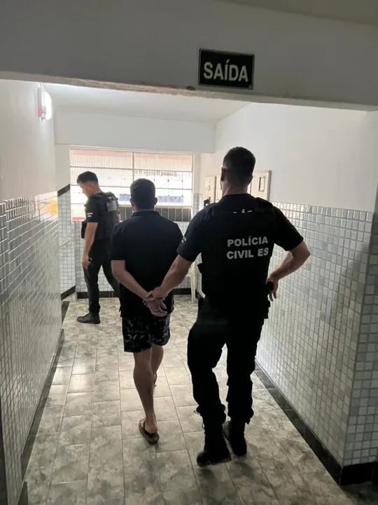 Imagem ilustrativa da imagem Homem é preso no ES acusado de vender pacotes de viagens falsos pela internet