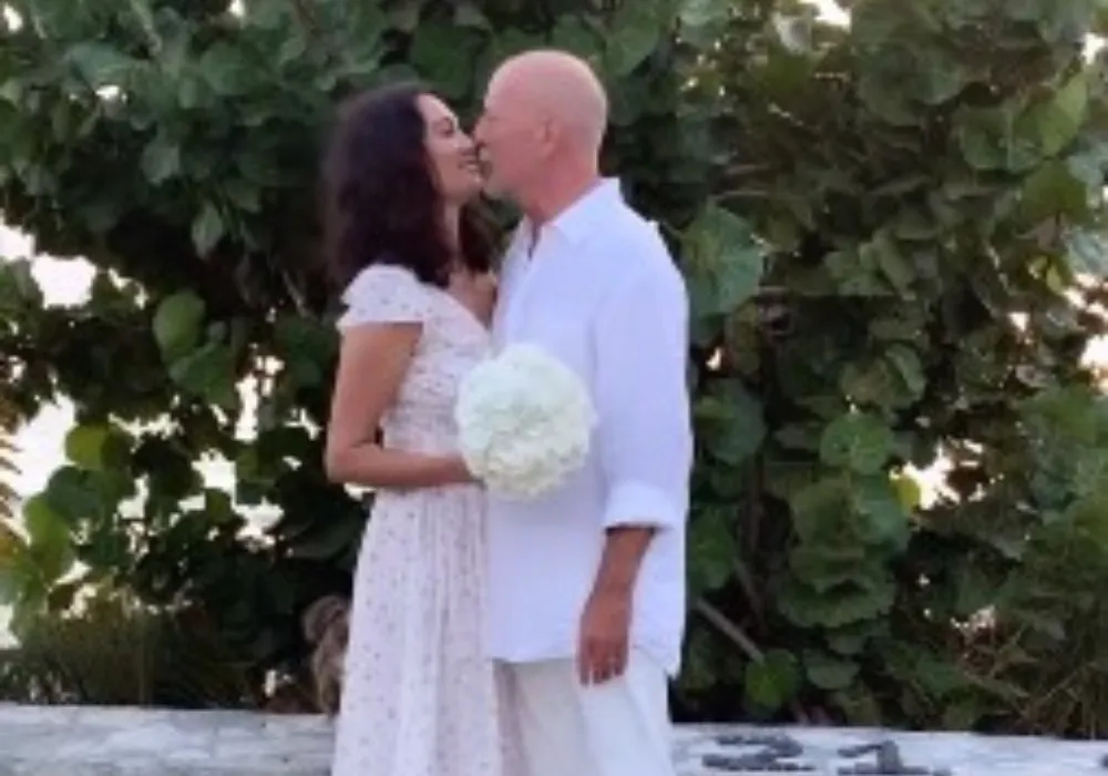 Imagem ilustrativa da imagem Bruce Willis renova votos de casamento em cerimônia com a presença de Demi Moore