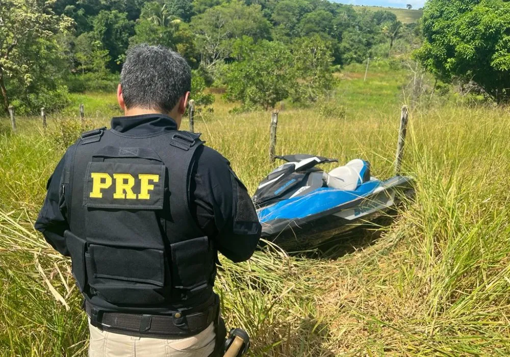 Imagem ilustrativa da imagem Mineiros são presos após furto de jet-ski em Vitória