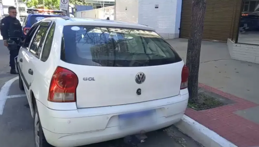 Imagem ilustrativa da imagem Carro roubado é recuperado após ser flagrado por câmeras na Terceira Ponte