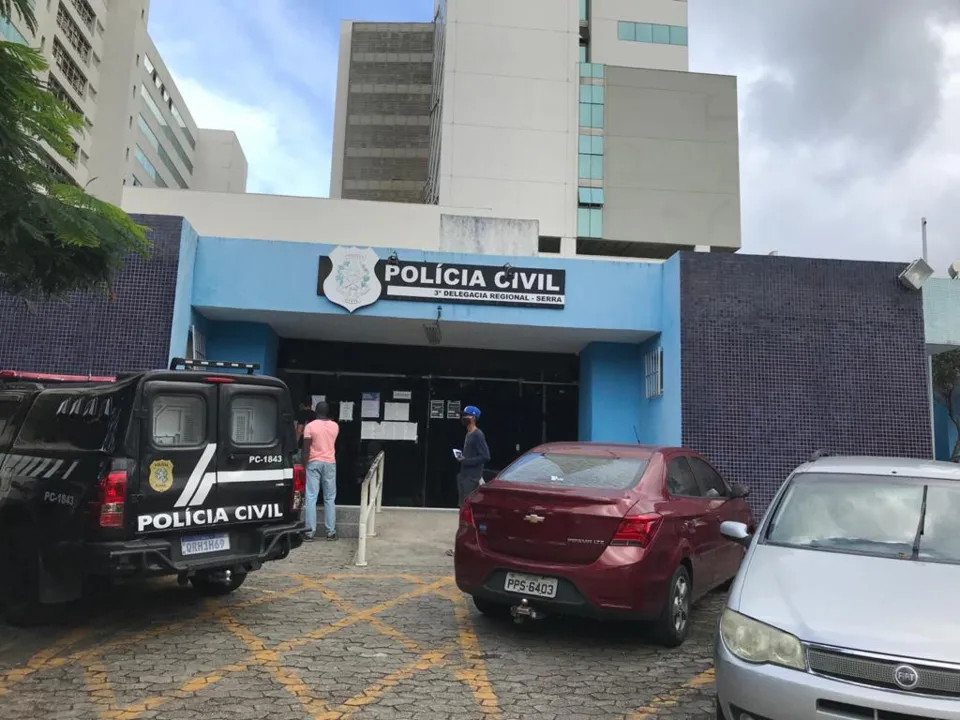 Imagem ilustrativa da imagem Idosa é presa acusada de roubar R$ 5 mil em joias de shopping do ES