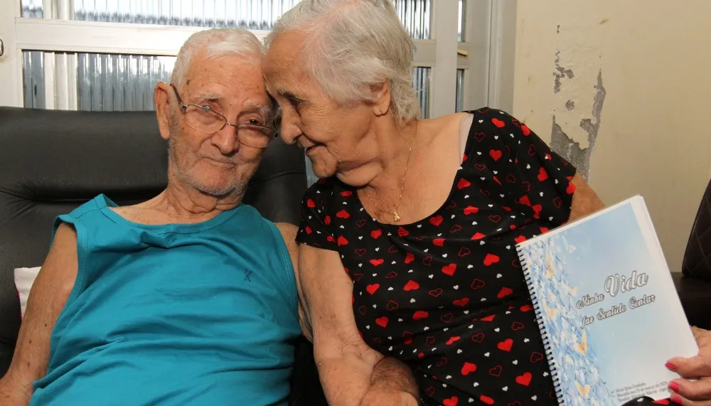 Imagem ilustrativa da imagem Casal do ES completa 75 anos de casamento e história de amor vira livro