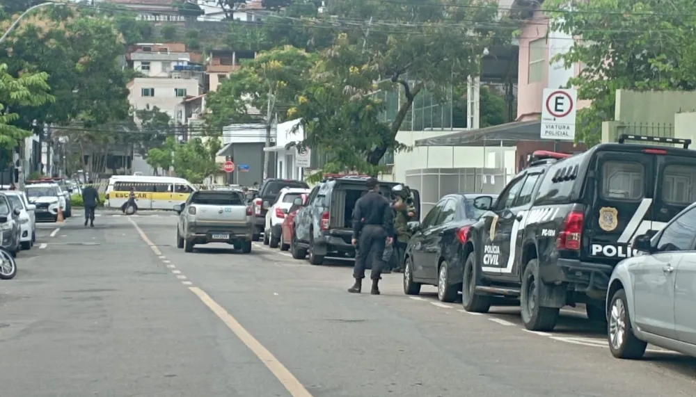 Imagem ilustrativa da imagem Delegacias são isoladas para detonação de granada em Vitória