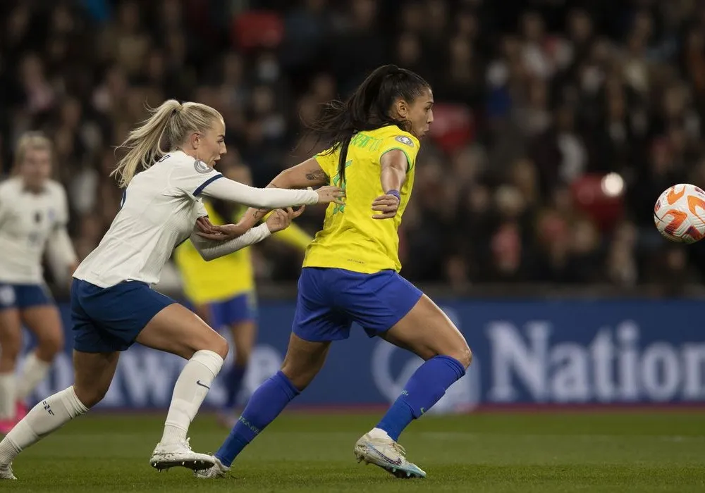 Imagem ilustrativa da imagem Inglaterra vence Brasil nos pênaltis e fica com título da Finalíssima