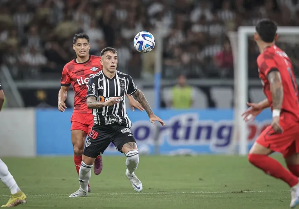 Imagem ilustrativa da imagem Atlético-MG leva gol no início e perde para Libertad em casa na Libertadores