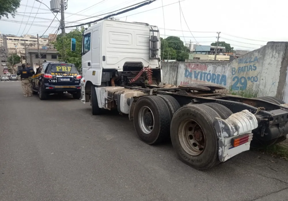 Imagem ilustrativa da imagem Bandidos furtam caminhão e trocam placa para enganar polícia no ES