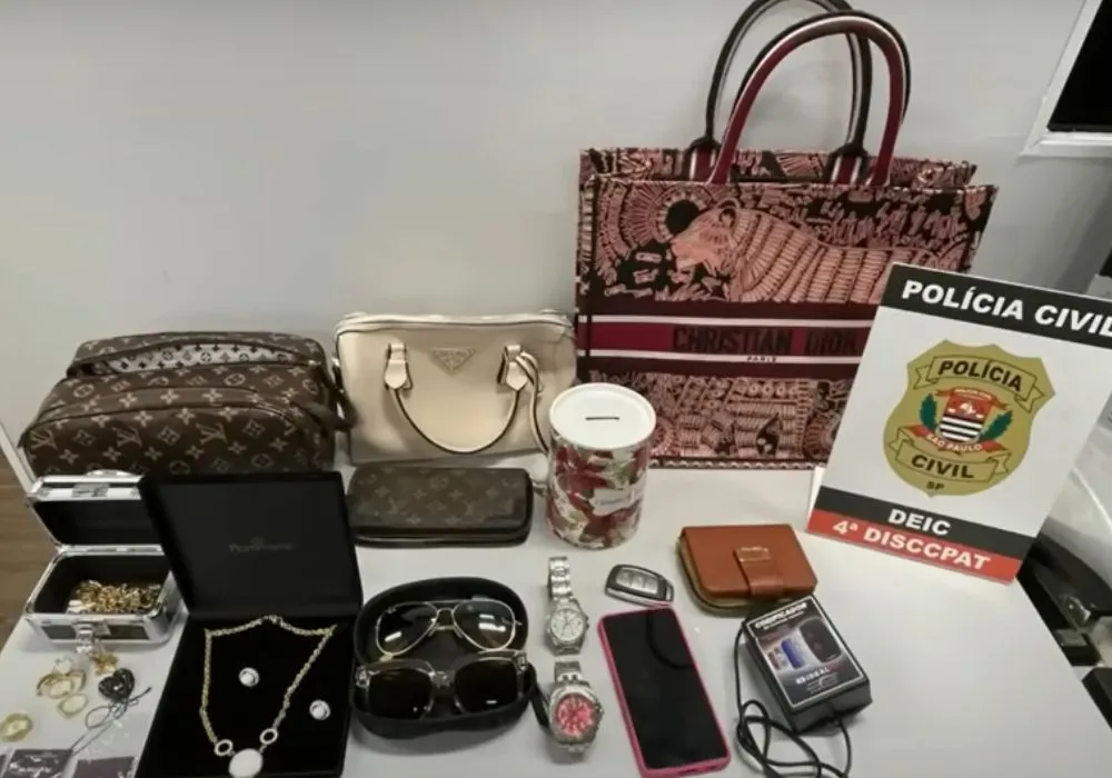 Imagem ilustrativa da imagem Mulher é suspeita de vender itens roubados de Ceará e Mirella Santos