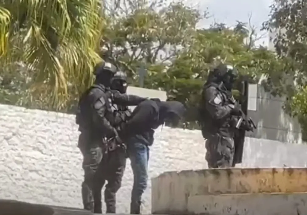 Imagem ilustrativa da imagem Jovem armado com faca e bomba rende coveiro durante enterro