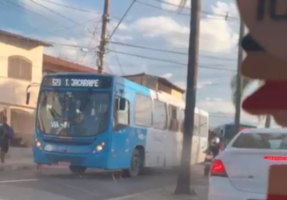 Imagem ilustrativa da imagem Mulher morre após ser atropelada por ônibus do Transcol na Serra