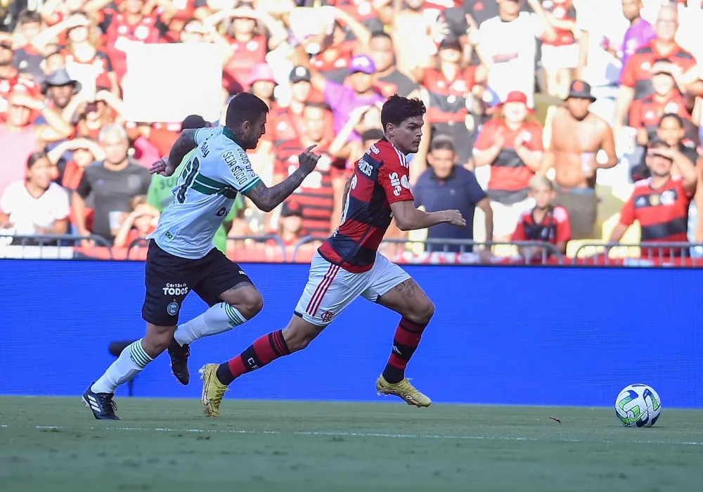 Imagem ilustrativa da imagem Sob os olhares de Sampaoli, Flamengo estreia com vitória no Brasileirão