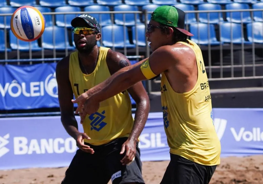 Imagem ilustrativa da imagem Vôlei de praia: Evandro e Arthur são campeões em fase do mundial no RJ