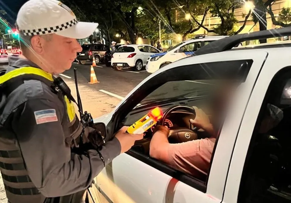 Imagem ilustrativa da imagem Após recusarem bafômetro, 150 têm carteira suspensa