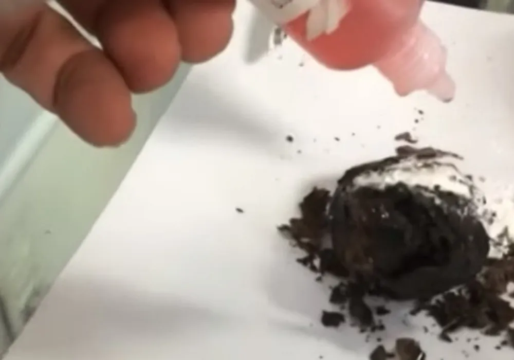 Imagem ilustrativa da imagem VÍDEO | Francesa recheia bombons com 8 quilos de cocaína e é presa no Rio