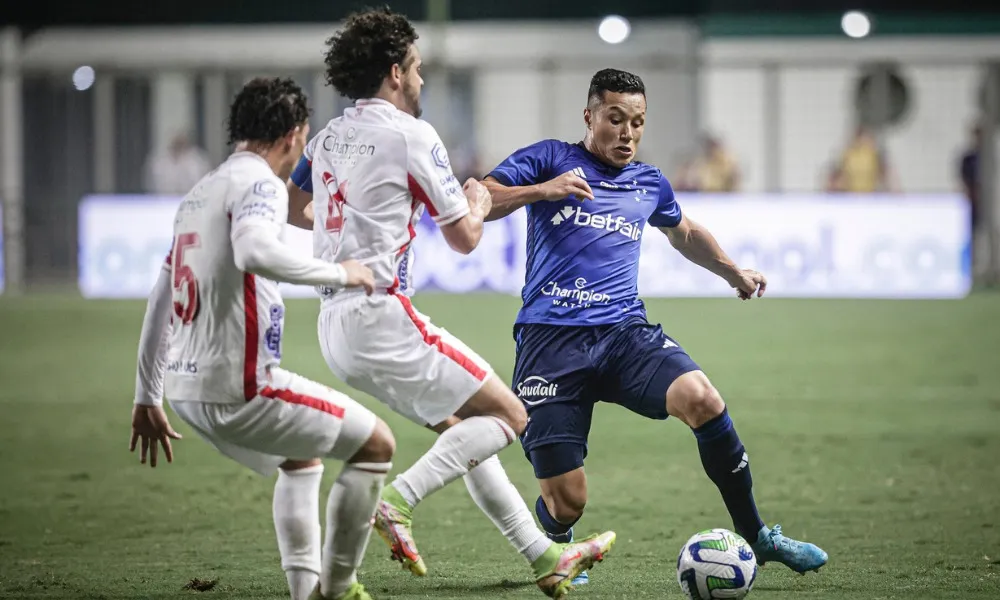 Imagem ilustrativa da imagem Cruzeiro faz dois no 2º tempo, bate Nautico e avança na Copa do Brasil