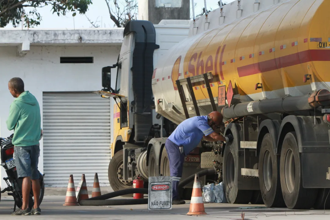 Imagem ilustrativa da imagem Petrobras reduz preço do diesel nas refinarias em R$ 0,38 por litro