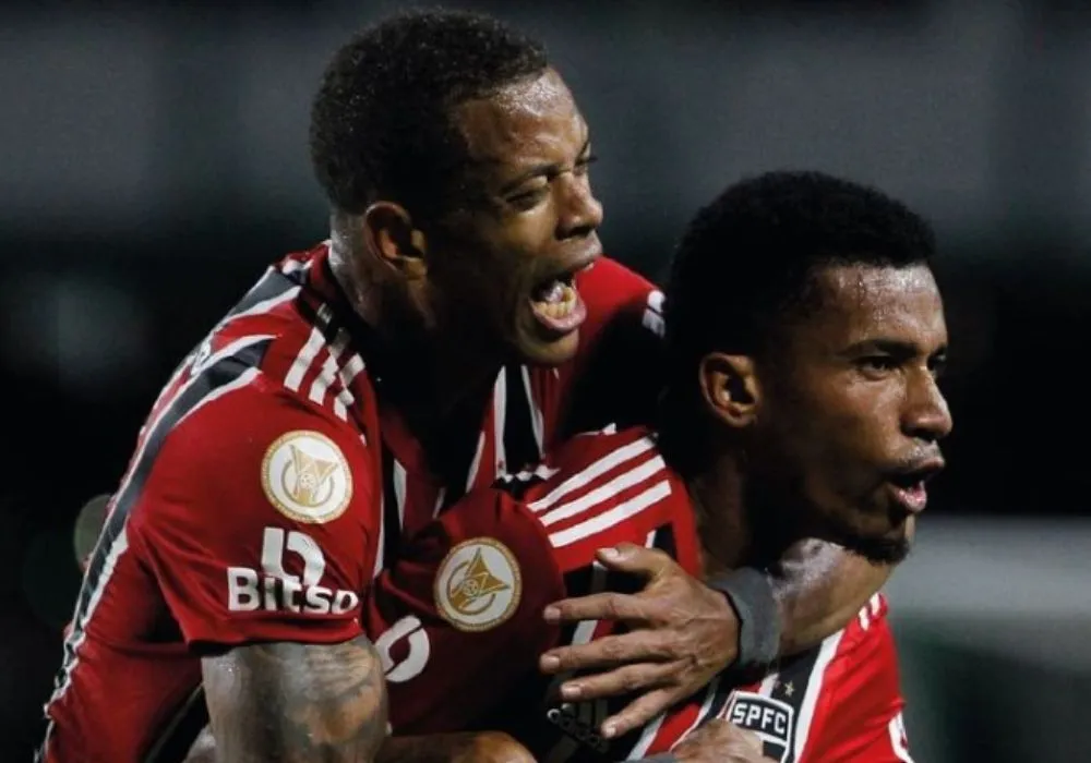 Imagem ilustrativa da imagem São Paulo empata com Coritiba fora de casa e mantém invencibilidade com Dorival