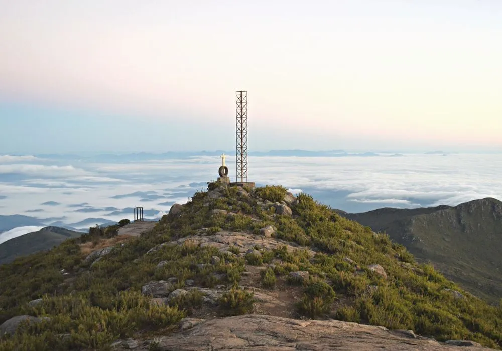 Imagem ilustrativa da imagem Alta temporada para subir o Pico da Bandeira, no Caparaó
