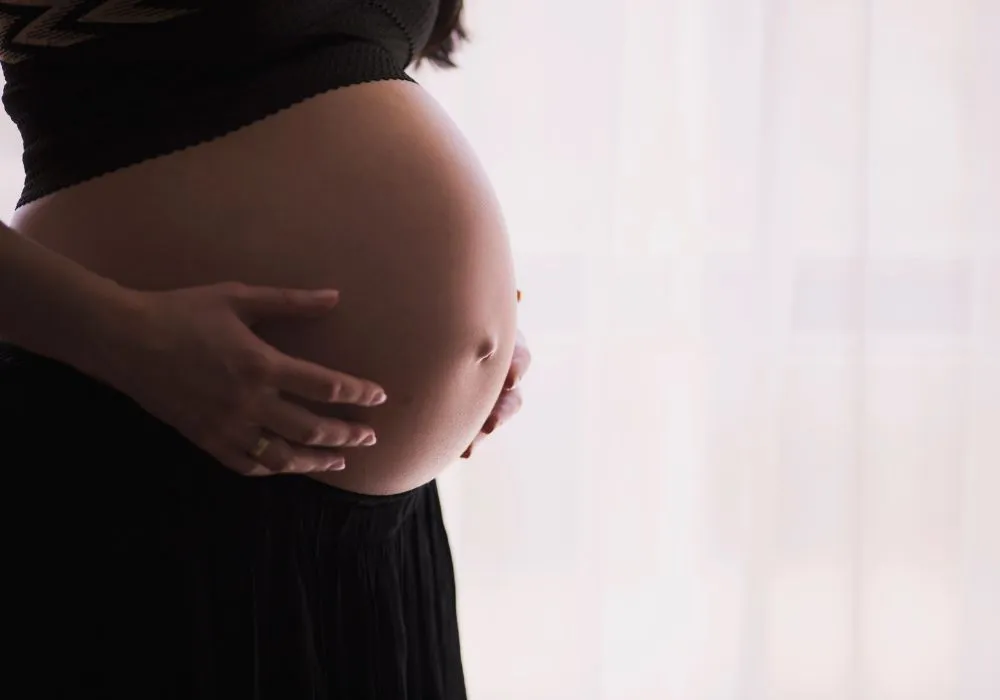 Imagem ilustrativa da imagem Câmara aprova PL para que grávidas e mães de recém-nascidos recebam Bolsa-Atleta