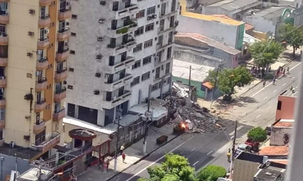 Imagem ilustrativa da imagem Sacadas de prédio de 13 andares desabam em Belém, no Pará