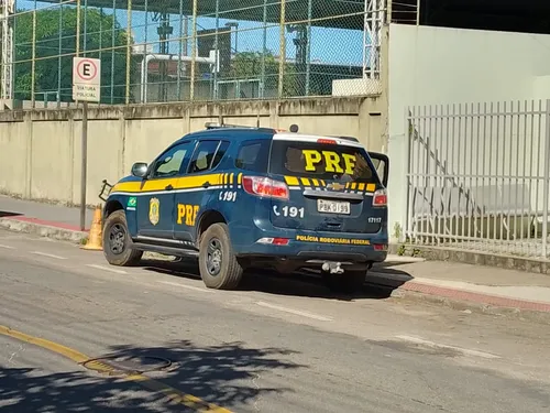 
          Imagem ilustrativa da imagem Polícia prende pai que invadiu casa e levou filha de 2 anos no ES
          