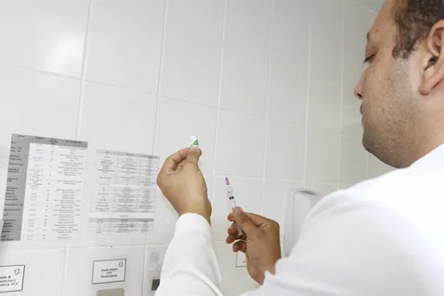 
          Imagem ilustrativa da imagem Vacina mais potente contra a gripe será vendida nas clínicas do ES
          