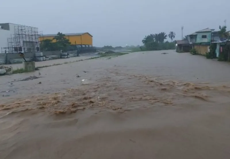 Chuva alagou a cidade de São Sebastião, em São Paulo