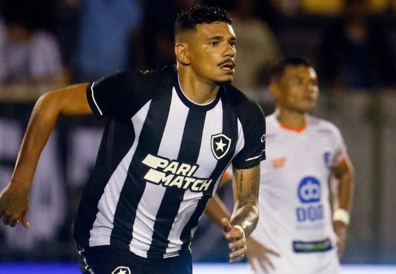 Tiquinho Soares marcou o primeiro gol do Botafogo na virada em cima do Audax